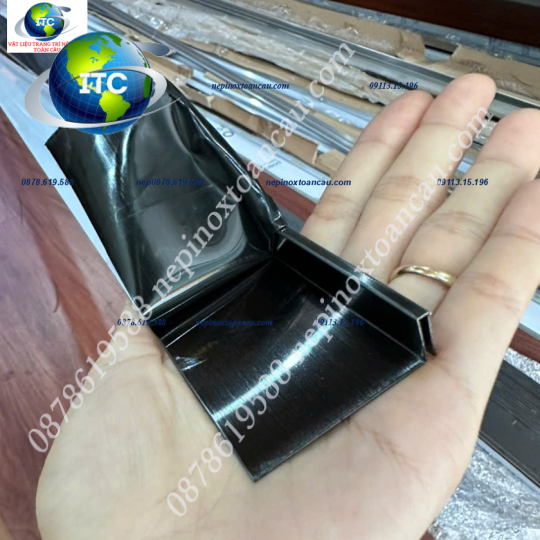 LEN CHÂN TƯỜNG ÂM INOX
