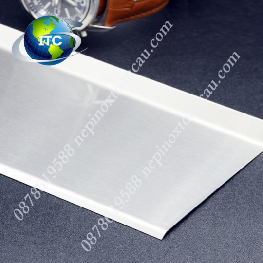 LEN CHÂN TƯỜNG INOX 304