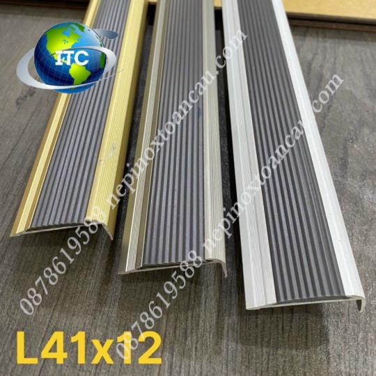 NẸP NHÔM CHỐNG TRƠN BẬC CẦU THANG L41X12