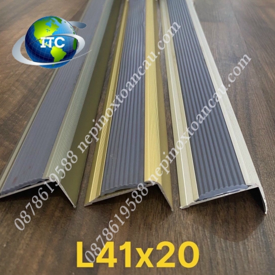 NẸP NHÔM CHỐNG TRƠN BẬC CẦU THANG L41x20