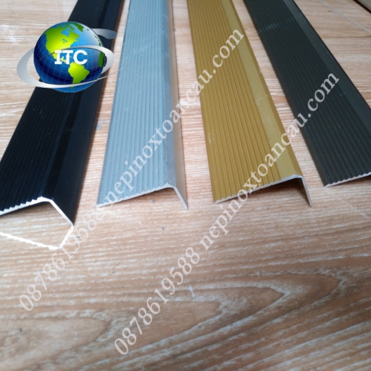 NẸP NHÔM CHỐNG TRƠN L20X40 GÂN